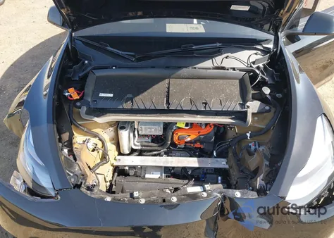 2025 Tesla Model Y Long Range Dual Motor All-Wheel Drive z USA, uszkodzony, nr VIN 7SAYGDEEXSF267888